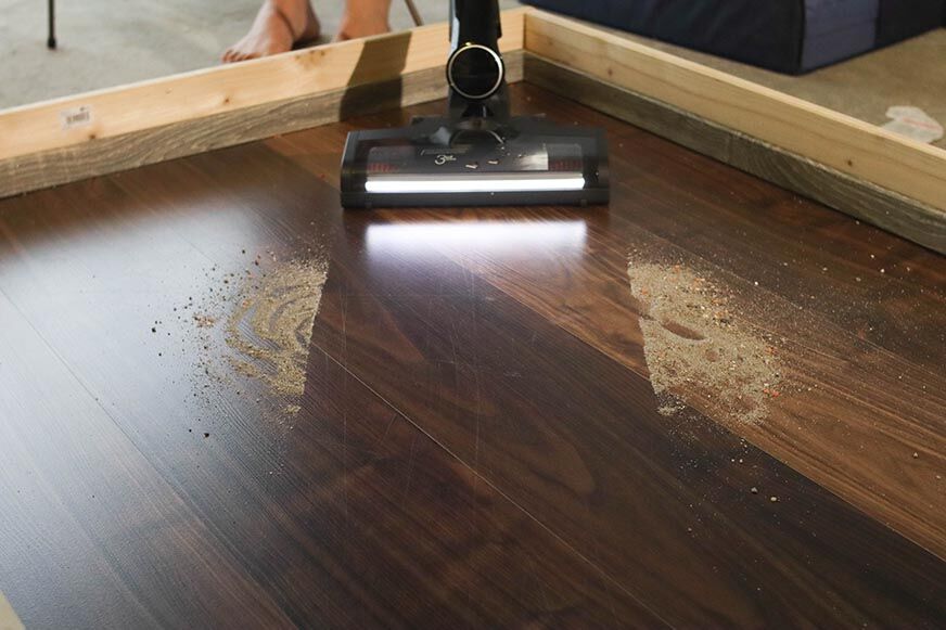 Miele Staubsauger Test Reinigungsleistung des Triflex HX2 bei feinem Schmutz auf Hartboden